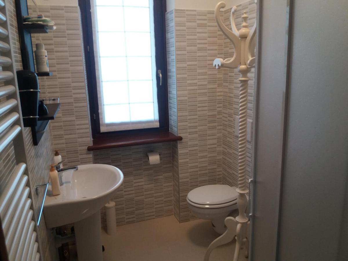 I Pini B&B Castagnito Buitenkant foto